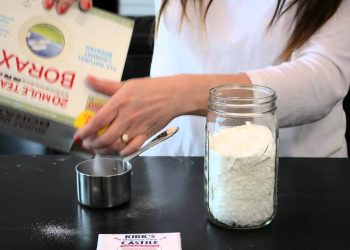 How to Make Eco-Friendly Washing Detergent With White Vinegar : Green Living Tips