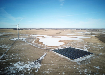 Wind-solar pairing cuts equipment costs while ramping up output
