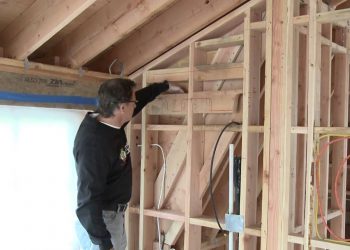 Spray Foam Insulation vs. Fiberglass