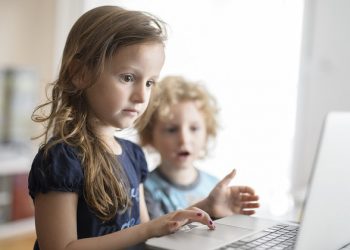 Under-fives’ daily screen time should be kept to 60 minutes only, warns WHO
