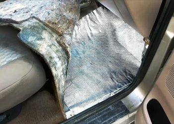 Applying thermo-acoustic insulation in your car (DEI Floor & Tunnel Shield II)