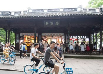 ‘Bicycle Kingdom’ makes a comeback, as China seeks solutions to tackle air pollution crisis