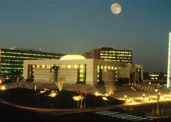 Builder of Saudi Aramco oil rigs plans to expand into wind power