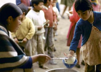 Thursday’s Daily Brief: Poverty report reveals ‘vast inequalities’, measles compounds DRC Ebola woes, Guterres visits Mozambique, Bangladesh update, freedom of expression online