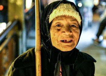 Tuesday’s Daily Brief: Greek island shelter crisis, only 8 per cent of UNGA speakers women, Russian alcohol laws extending lives, Older Persons Day