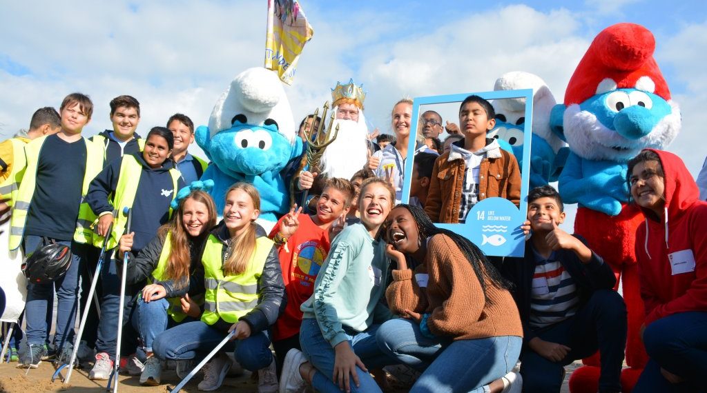 UN, European Union and Smurfs team up for global beach clean-up campaign in support of Sustainable Development Goals