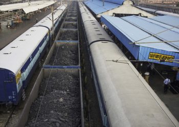 Tuesday’s Daily Brief: call for emission cuts, AIDS in decline, cyber-conflict warning