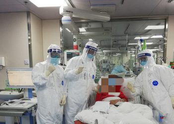 Protect ‘healthcare heroes’ from COVID-19, urges UN rights expert