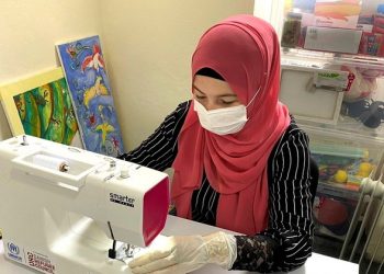 ‘Overwhelmed’ health systems have little room for sick refugees, migrants, UN agencies warn