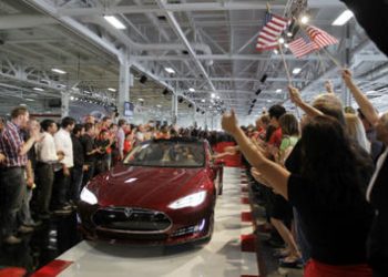 How An Electric Car Can Save You Money While You Save The Environment