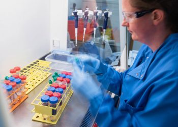 Guterres urges more countries to step up and fund global COVID-19 vaccine effort |