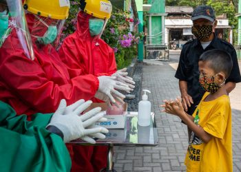 World can save lives and ‘end this pandemic, together’ – WHO chief | COVID-19