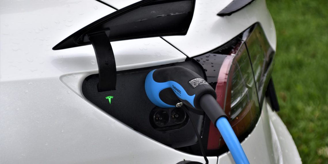 4 Recommendations to Electrify the Federal Fleet