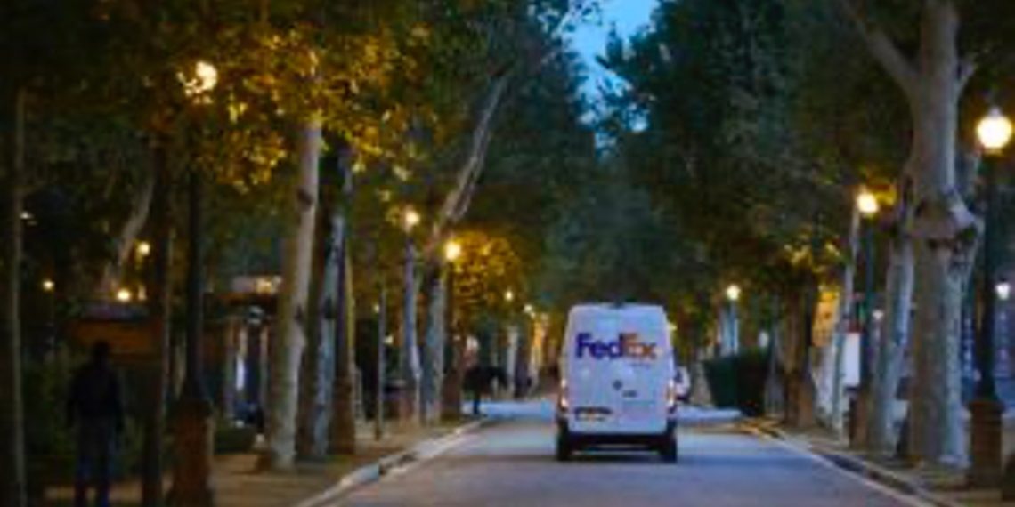 FedEx says it will be carbon-neutral by 2040