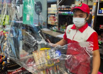 Key workers need greater protections amidst COVID fight, new ILO report warns |